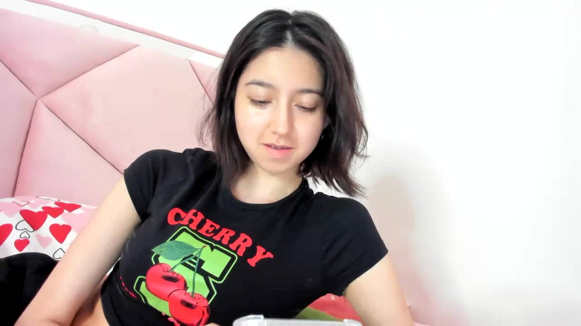 Gallery image thumbnail from Cherrycute666's myfreecams stream on, 02/10/2024, 10:48 image 18 of 20