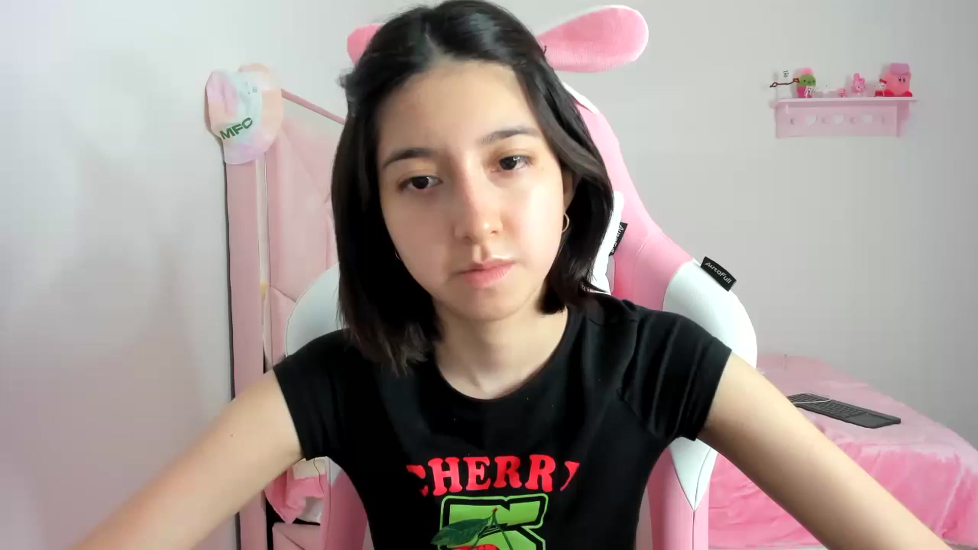 Gallery image thumbnail from Cherrycute666's myfreecams stream on, 02/11/2024, 06:17 image 1 of 20