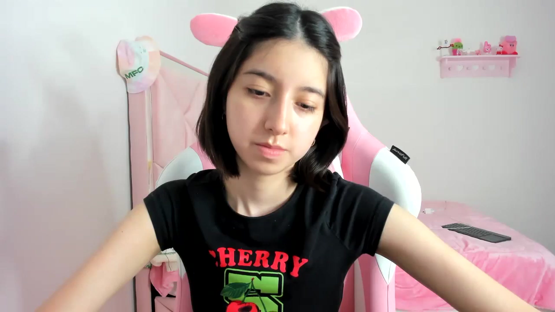 Gallery image thumbnail from Cherrycute666's myfreecams stream on, 02/11/2024, 06:17 image 3 of 20