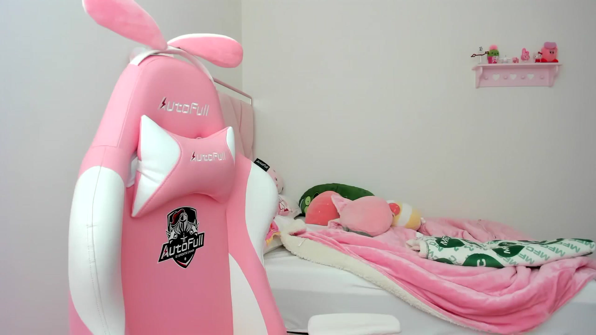 Gallery image thumbnail from Cherrycute666's myfreecams stream on, 02/11/2024, 19:07 image 12 of 20