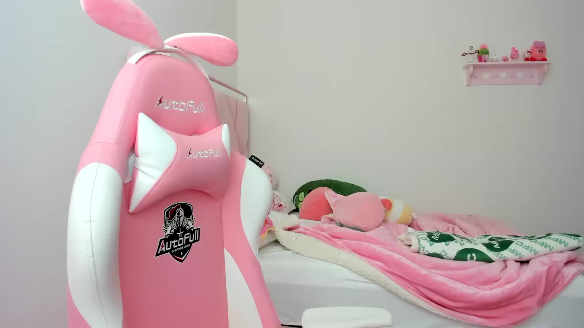 Gallery image thumbnail from Cherrycute666's myfreecams stream on, 02/11/2024, 19:07 image 11 of 20