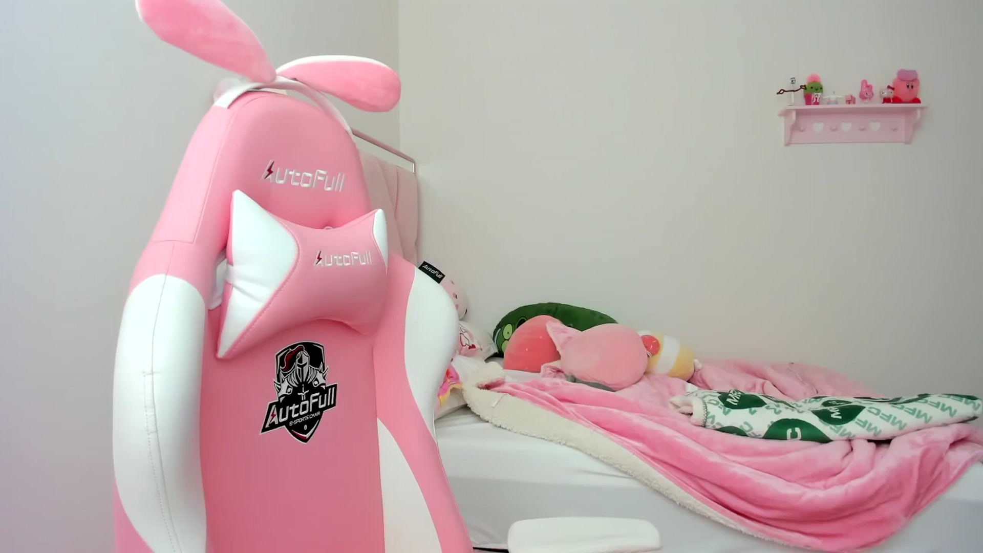 Gallery image thumbnail from Cherrycute666's myfreecams stream on, 02/11/2024, 19:07 image 14 of 20