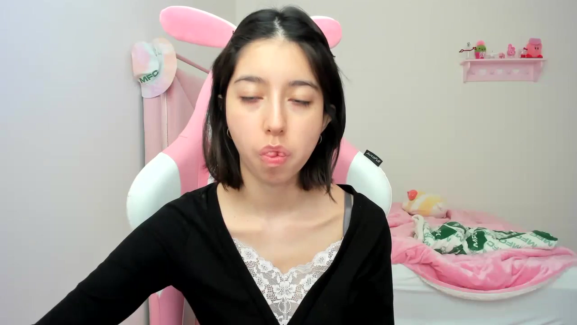 Gallery image thumbnail from Cherrycute666's myfreecams stream on, 02/12/2024, 24:05 image 3 of 20