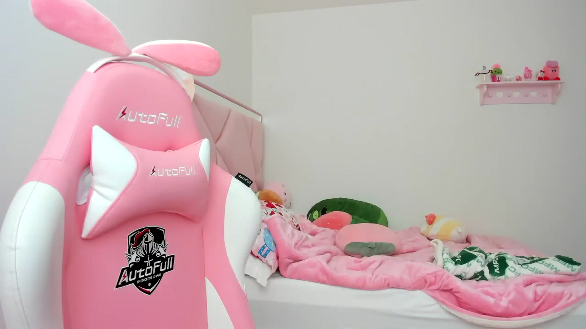 Gallery image thumbnail from Cherrycute666's myfreecams stream on, 02/12/2024, 24:05 image 2 of 20