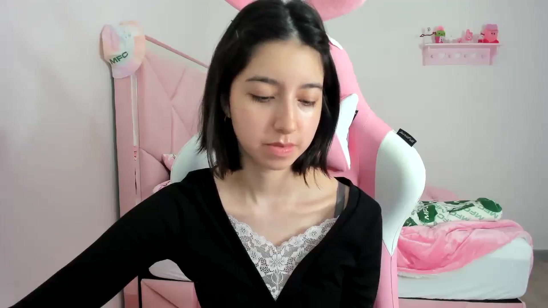 Gallery image thumbnail from Cherrycute666's myfreecams stream on, 02/12/2024, 24:05 image 18 of 20