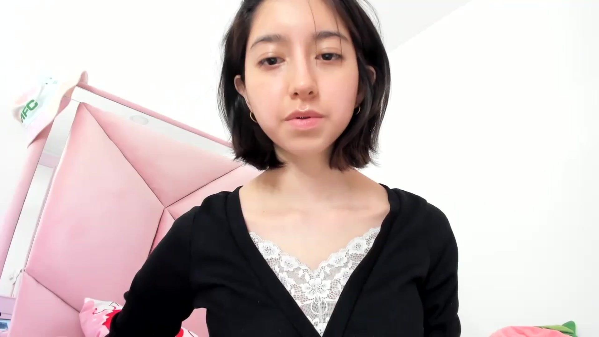 Gallery image thumbnail from Cherrycute666's myfreecams stream on, 02/12/2024, 24:05 image 16 of 20
