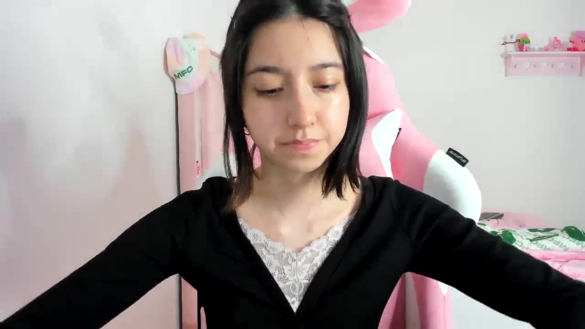 Gallery image thumbnail from Cherrycute666's myfreecams stream on, 02/12/2024, 02:25 image 17 of 20