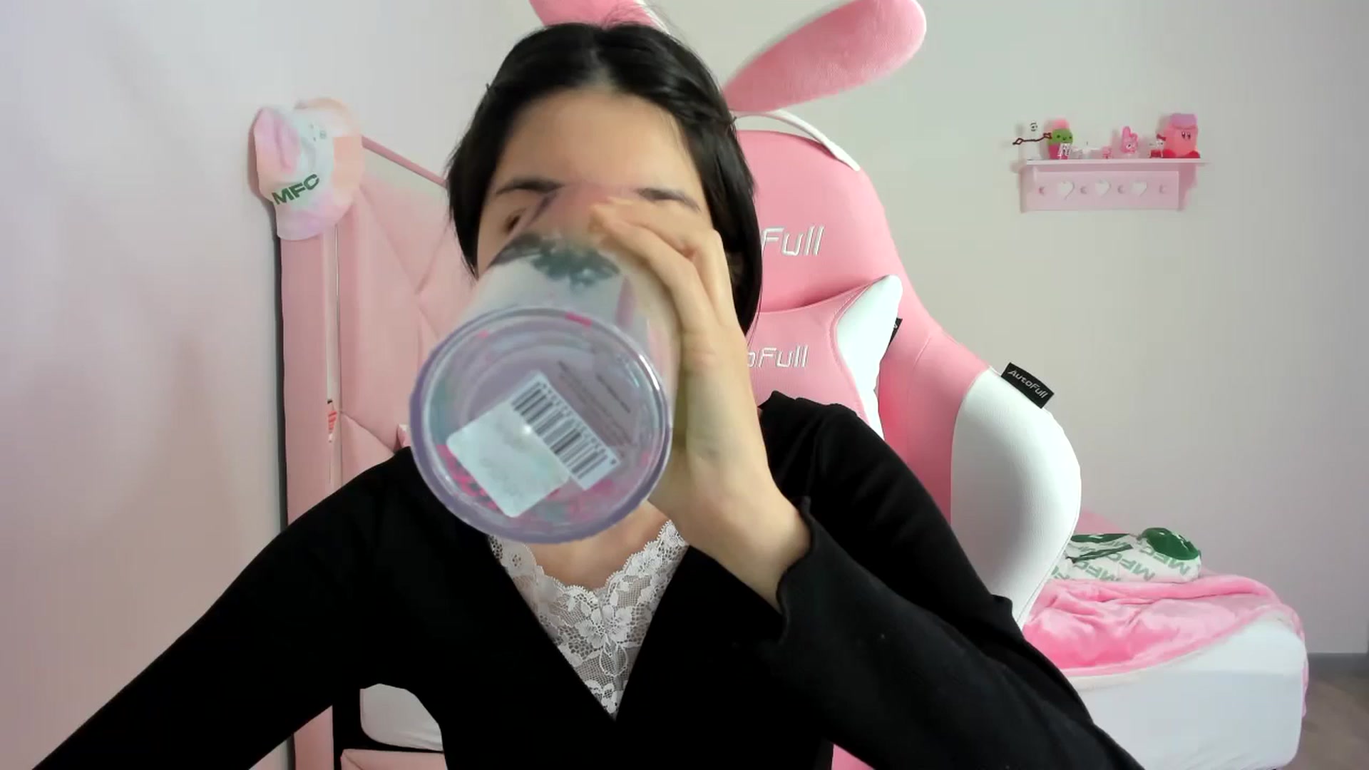 Gallery image thumbnail from Cherrycute666's myfreecams stream on, 02/12/2024, 02:25 image 1 of 20