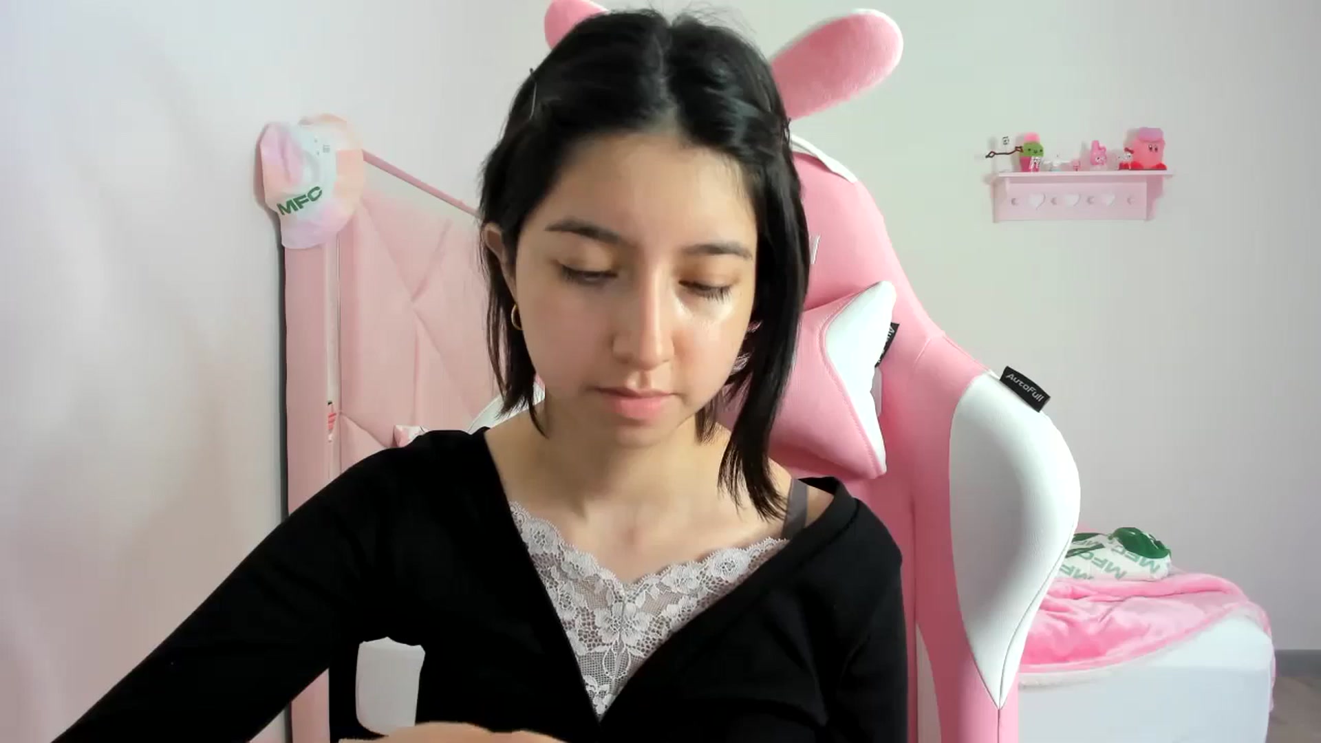 Gallery image thumbnail from Cherrycute666's myfreecams stream on, 02/12/2024, 02:25 image 3 of 20