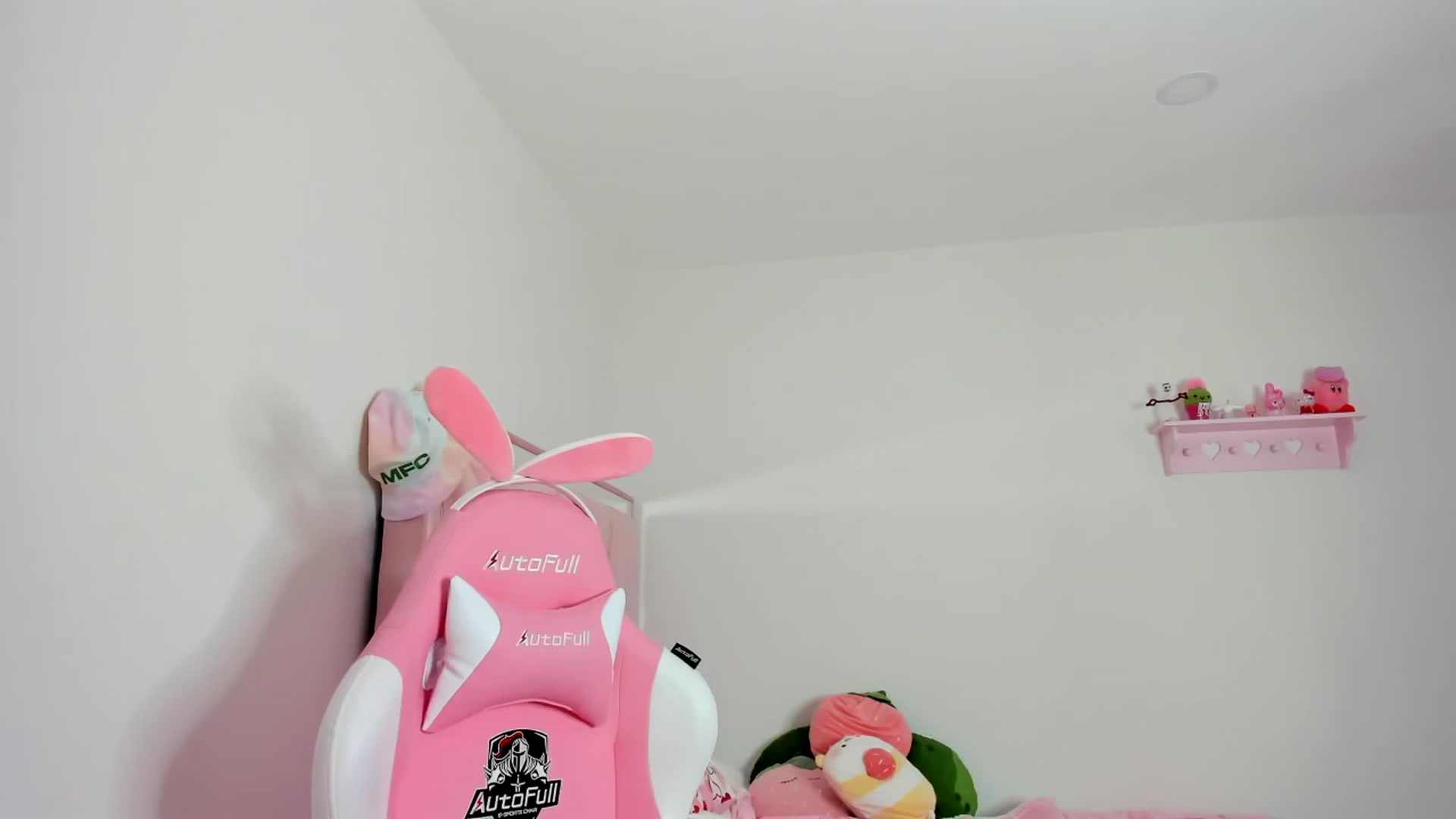 Gallery image thumbnail from Cherrycute666's myfreecams stream on, 02/12/2024, 02:25 image 20 of 20