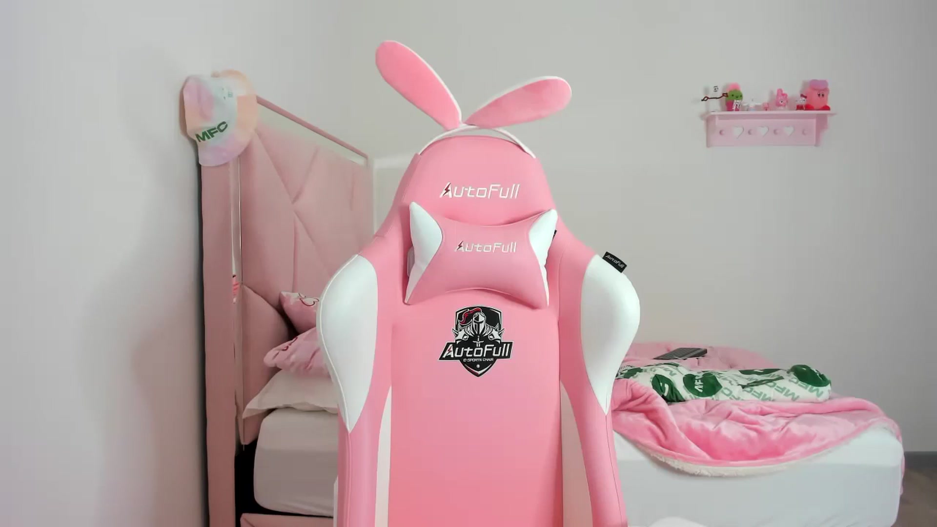 Gallery image thumbnail from Cherrycute666's myfreecams stream on, 02/12/2024, 02:25 image 8 of 20