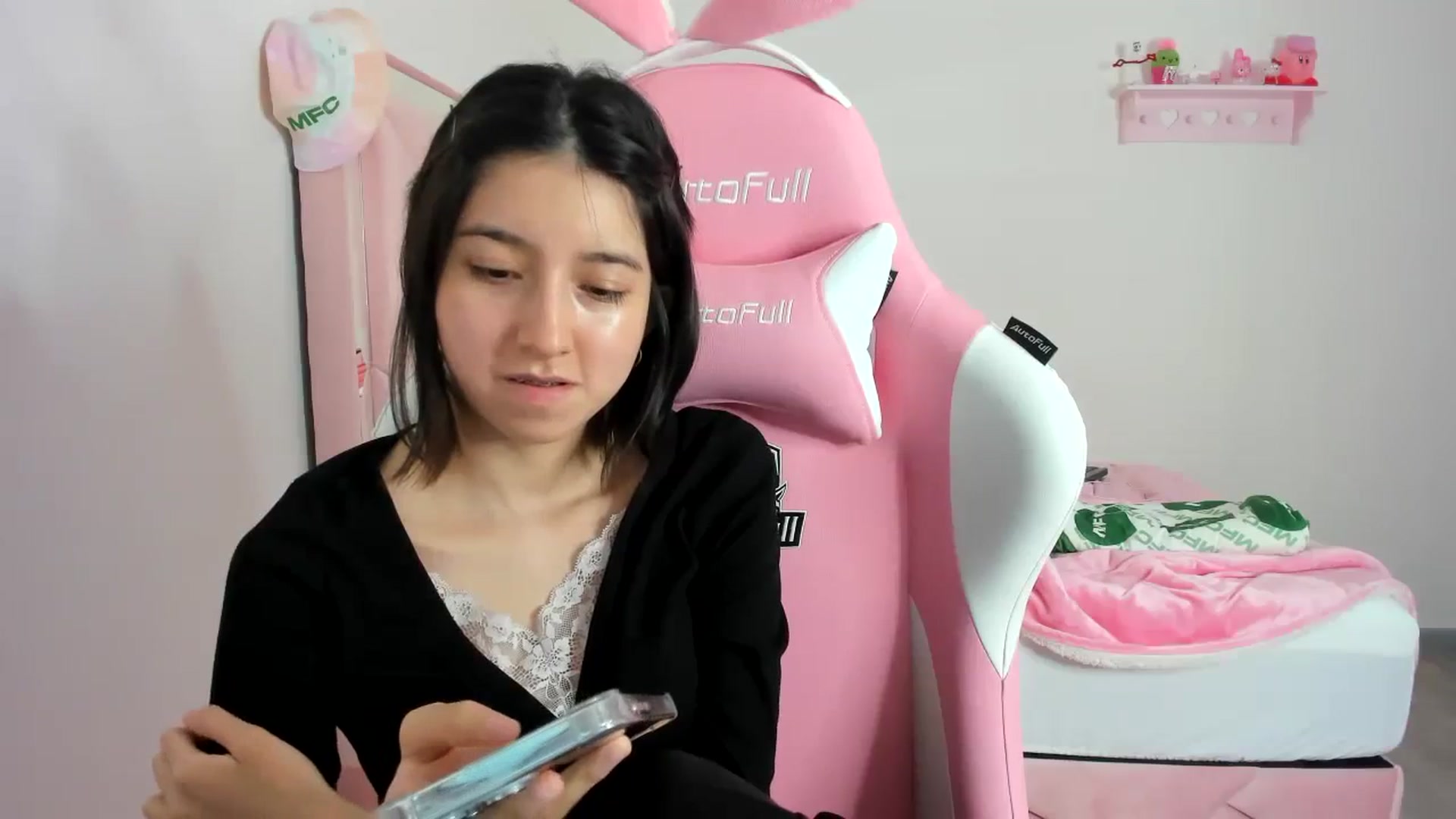 Gallery image thumbnail from Cherrycute666's myfreecams stream on, 02/12/2024, 02:25 image 13 of 20