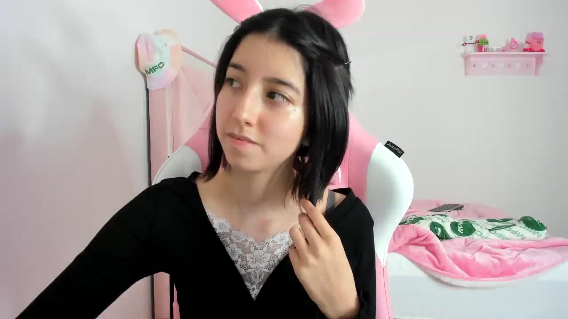 Gallery image thumbnail from Cherrycute666's myfreecams stream on, 02/12/2024, 02:25 image 18 of 20