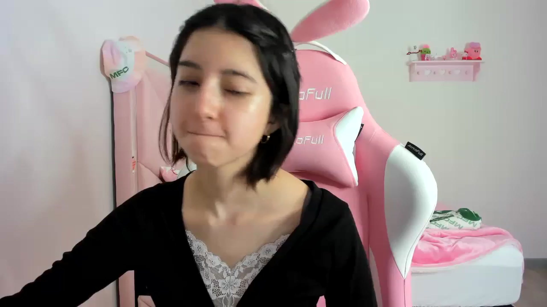 Gallery image thumbnail from Cherrycute666's myfreecams stream on, 02/12/2024, 02:25 image 5 of 20
