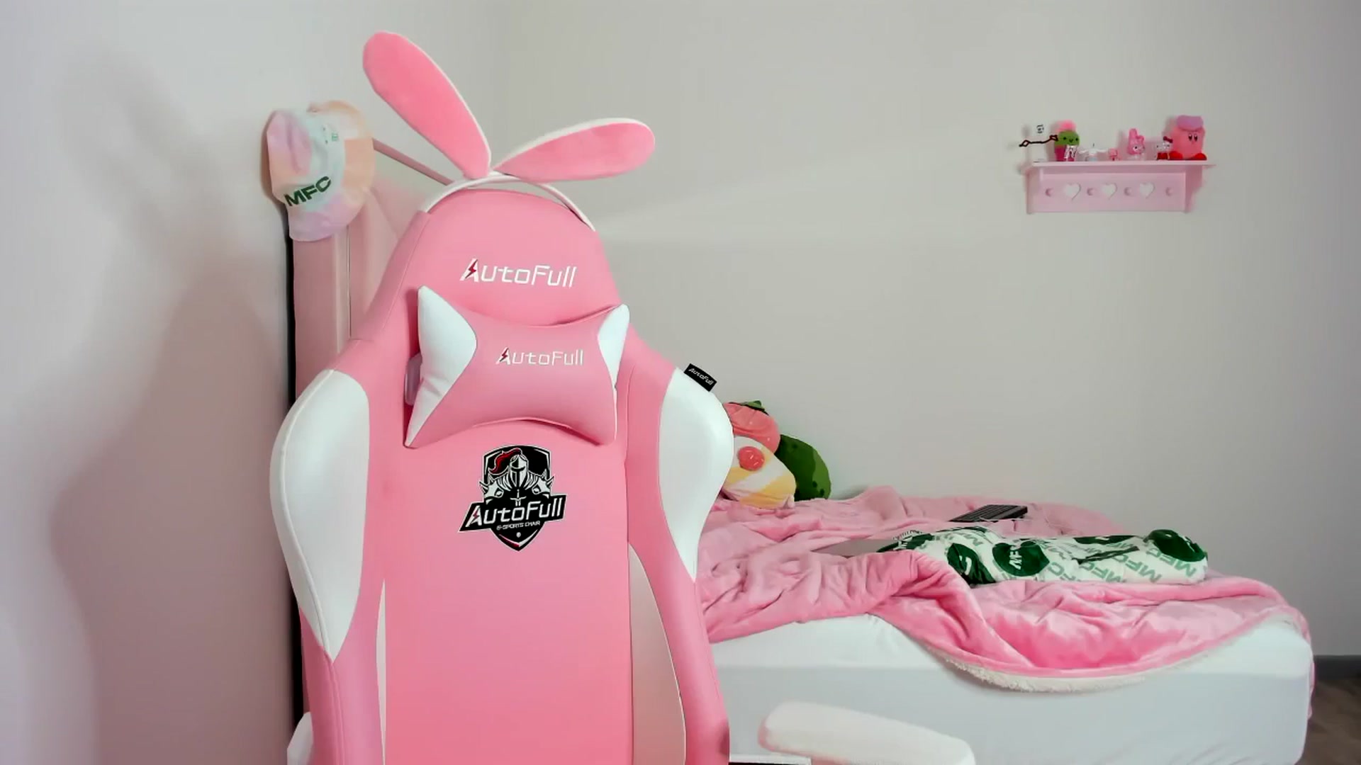 Gallery image thumbnail from Cherrycute666's myfreecams stream on, 02/12/2024, 02:25 image 10 of 20