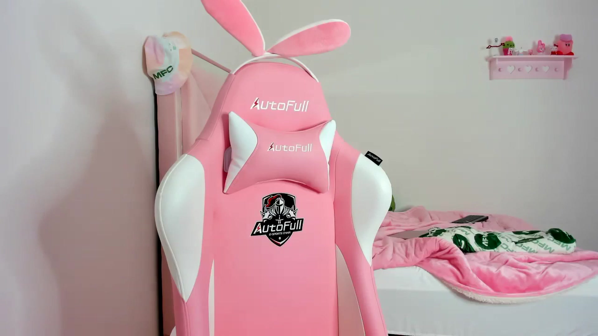Gallery image thumbnail from Cherrycute666's myfreecams stream on, 02/12/2024, 02:25 image 19 of 20