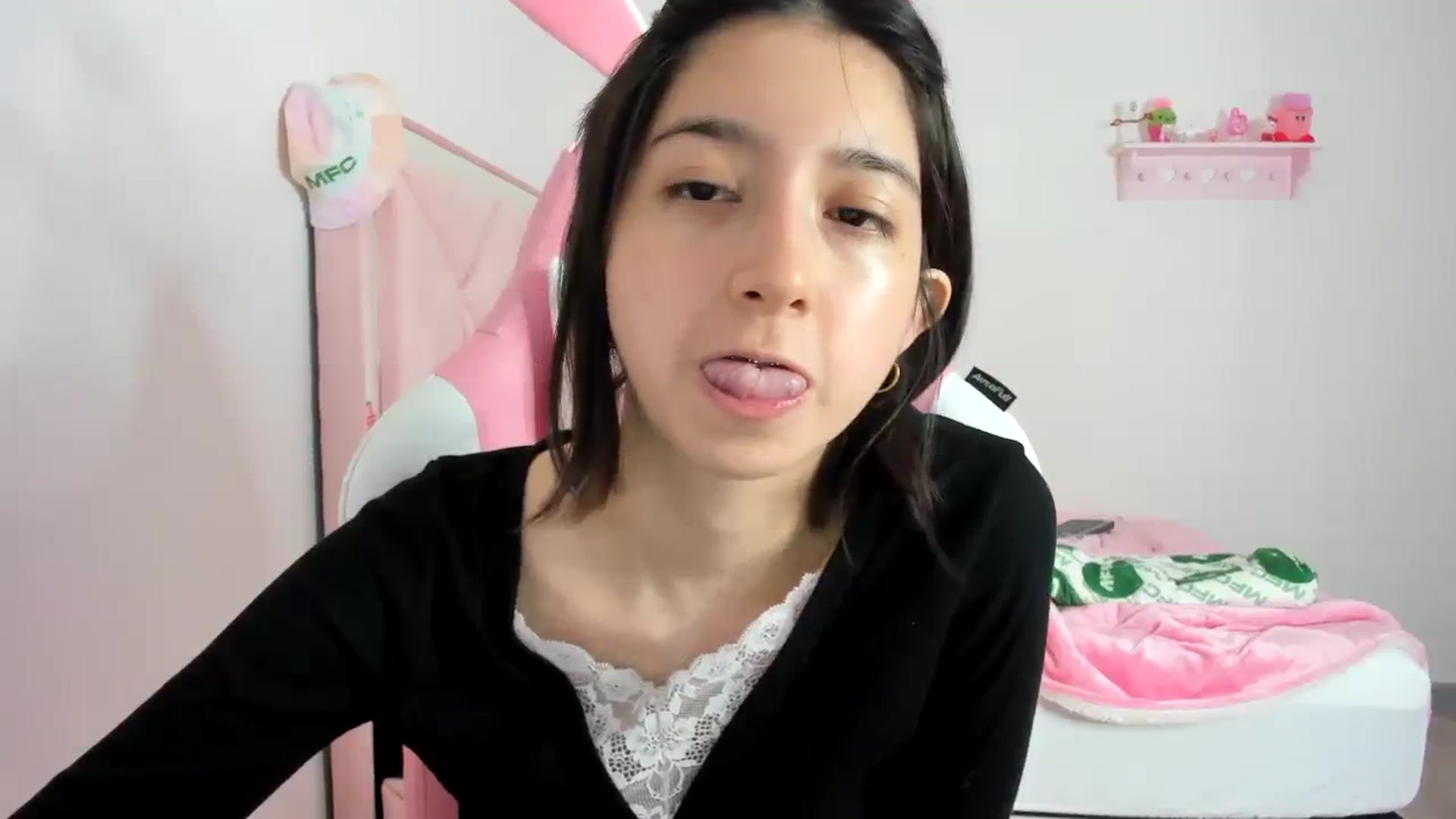 Gallery image thumbnail from Cherrycute666's myfreecams stream on, 02/12/2024, 02:25 image 15 of 20