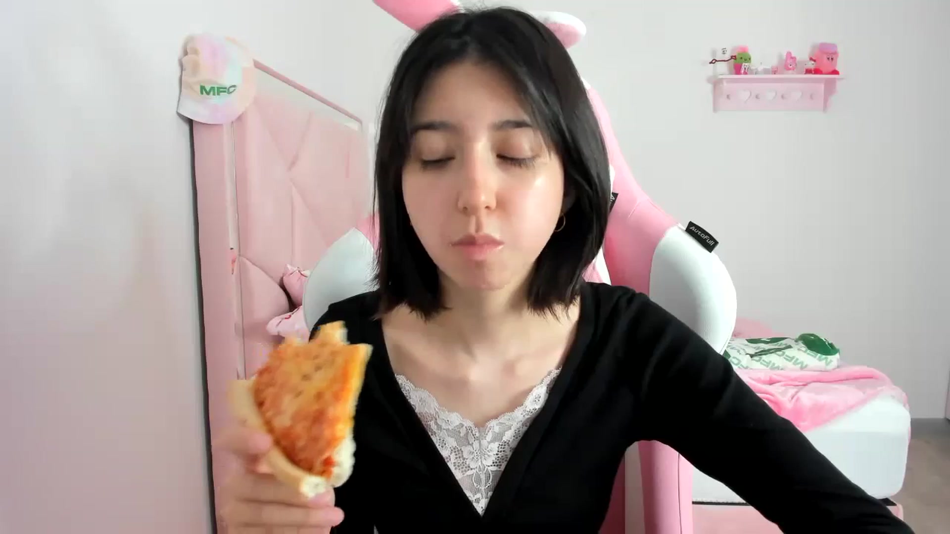 Gallery image thumbnail from Cherrycute666's myfreecams stream on, 02/12/2024, 06:26 image 16 of 20