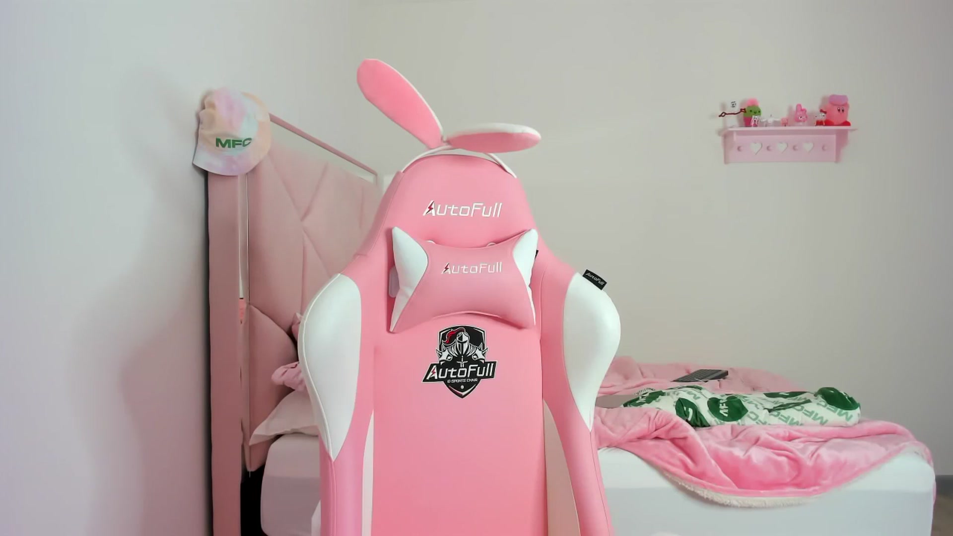 Gallery image thumbnail from Cherrycute666's myfreecams stream on, 02/12/2024, 06:26 image 13 of 20
