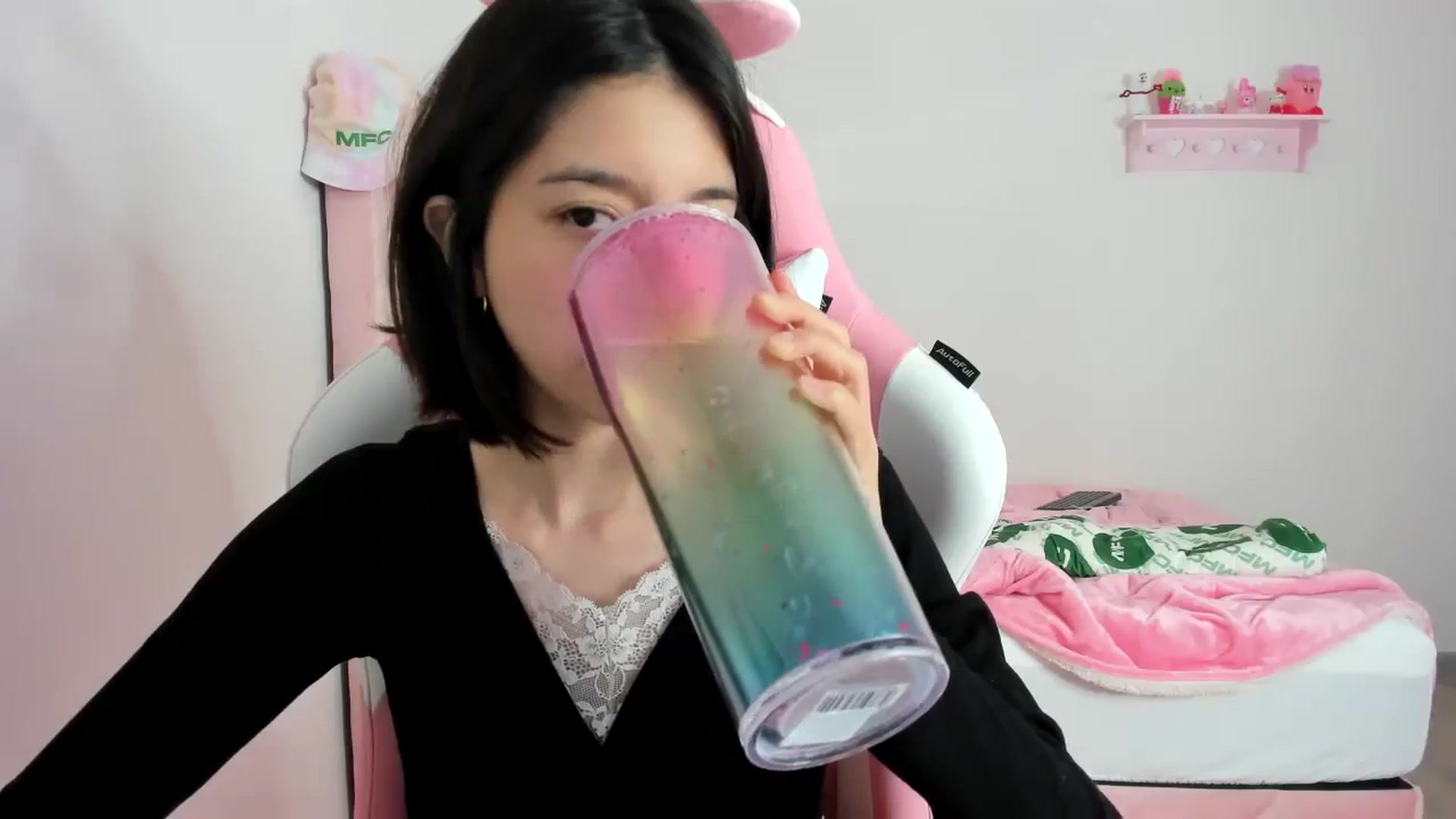 Gallery image thumbnail from Cherrycute666's myfreecams stream on, 02/12/2024, 09:03 image 4 of 20