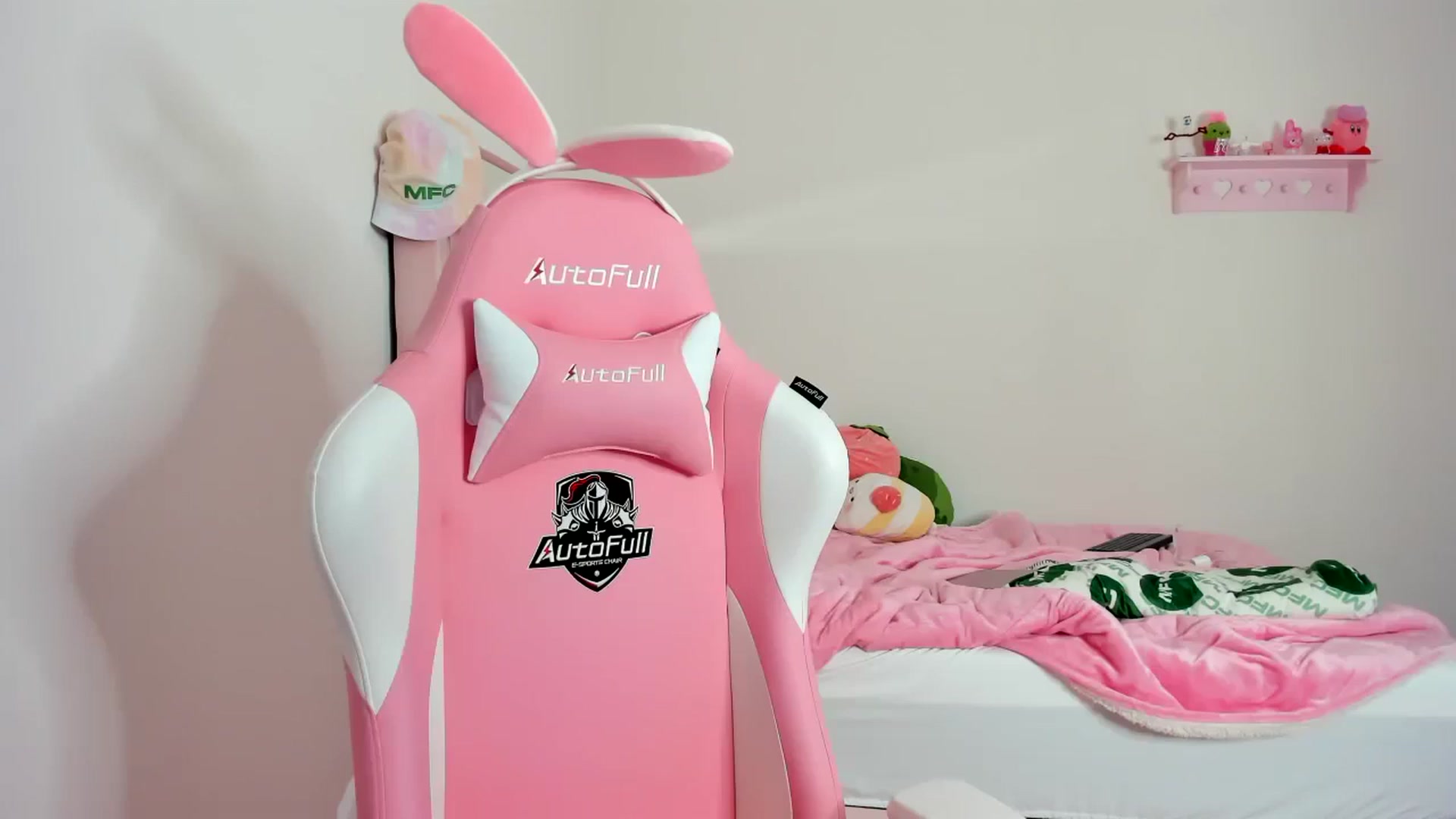 Gallery image thumbnail from Cherrycute666's myfreecams stream on, 02/12/2024, 09:03 image 19 of 20