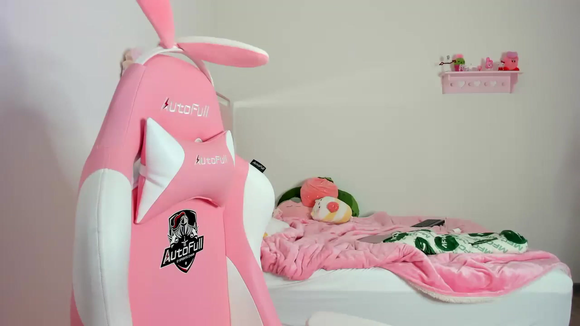 Gallery image thumbnail from Cherrycute666's myfreecams stream on, 02/12/2024, 09:03 image 12 of 20