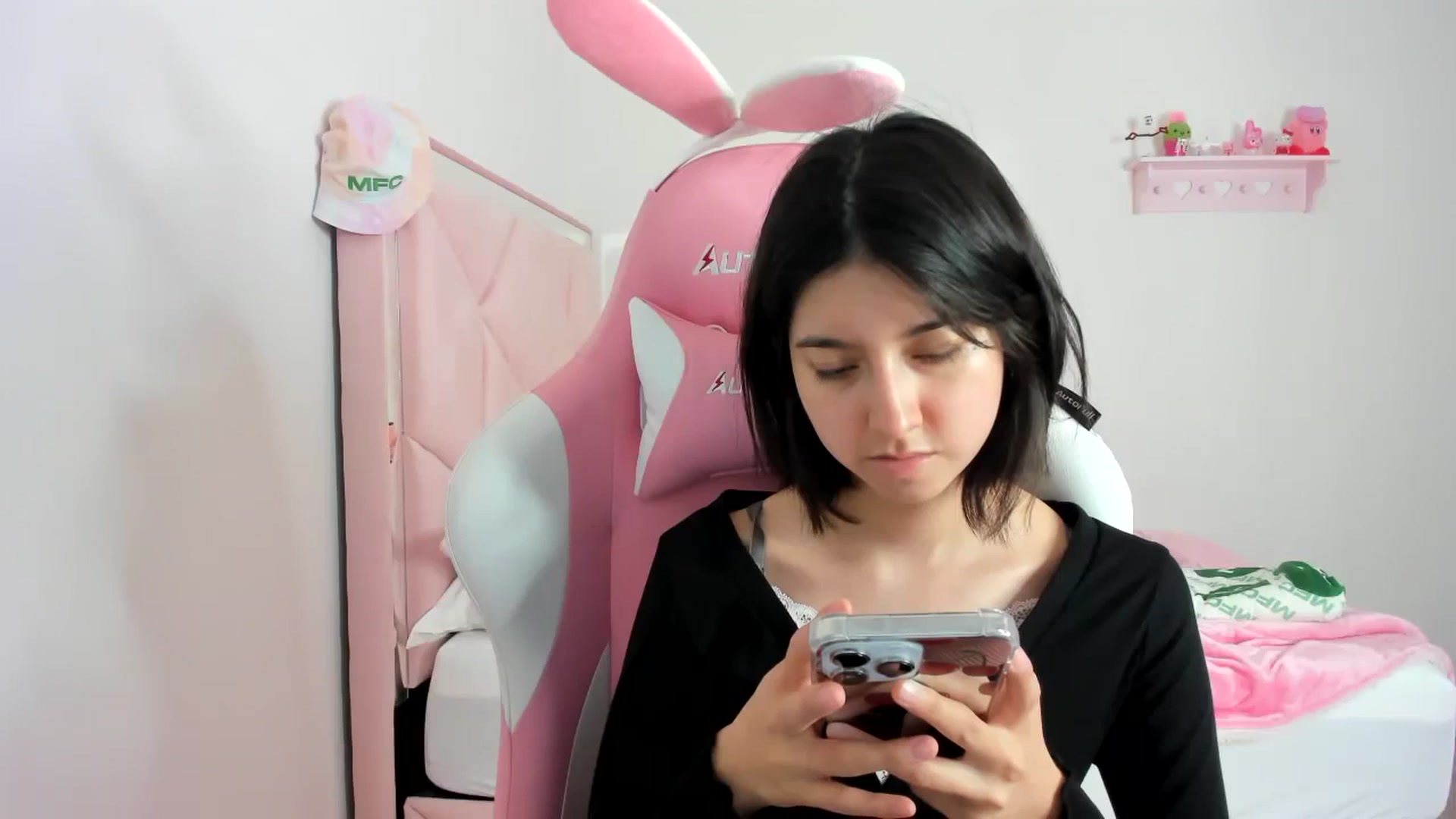 Gallery image thumbnail from Cherrycute666's myfreecams stream on, 02/12/2024, 09:03 image 8 of 20