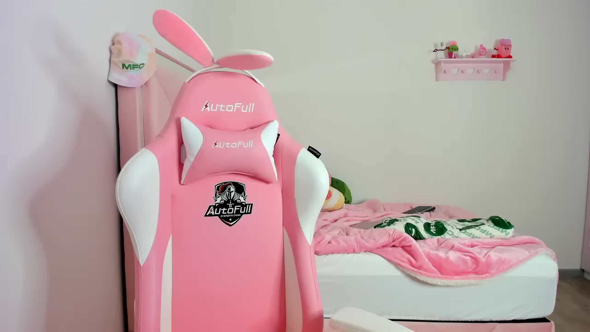 Gallery image thumbnail from Cherrycute666's myfreecams stream on, 02/12/2024, 09:03 image 1 of 20