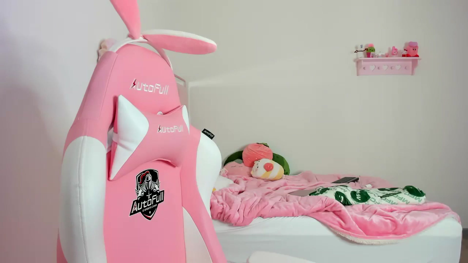 Gallery image thumbnail from Cherrycute666's myfreecams stream on, 02/12/2024, 09:03 image 13 of 20