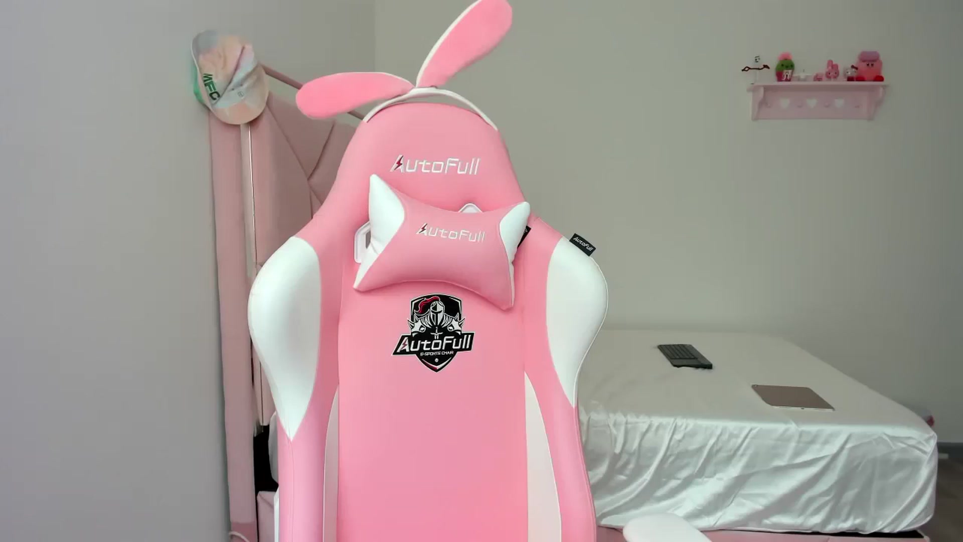 Gallery image thumbnail from Cherrycute666's myfreecams stream on, 02/16/2024, 23:20 image 13 of 20
