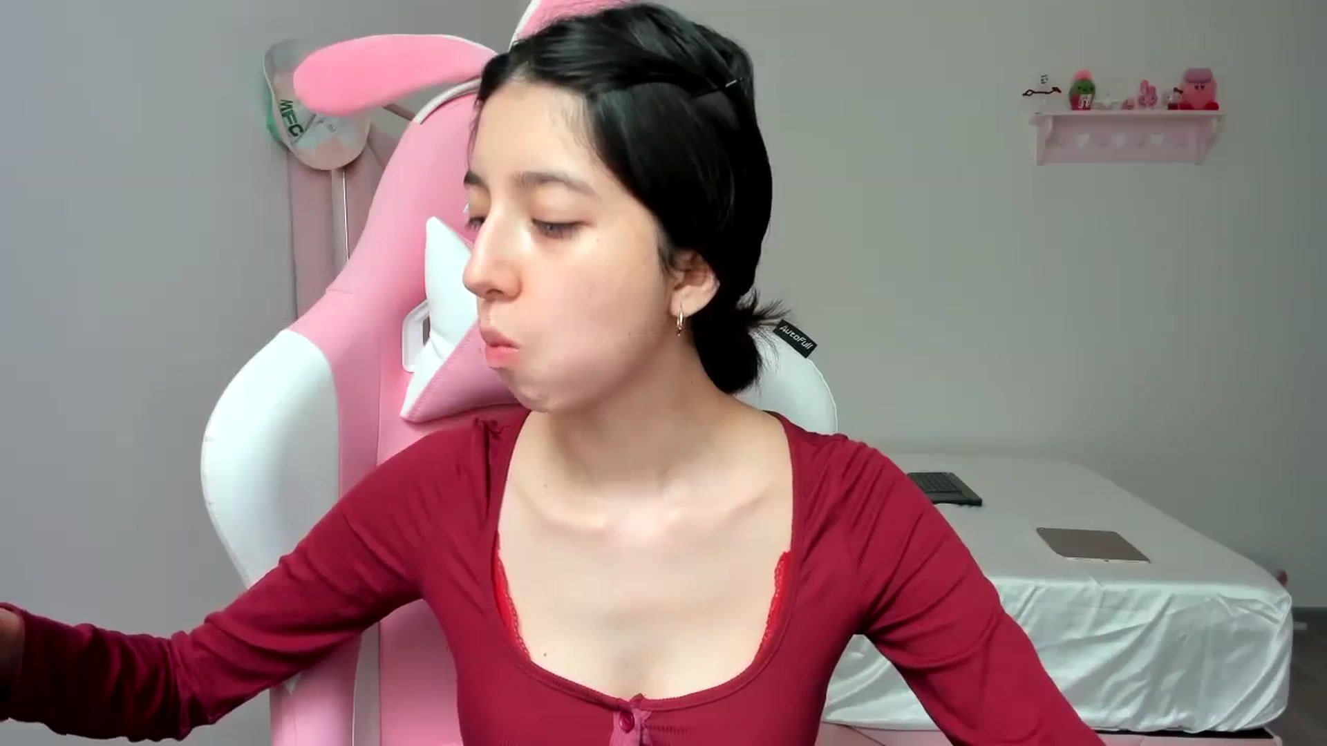 Gallery image thumbnail from Cherrycute666's myfreecams stream on, 02/16/2024, 23:20 image 10 of 20