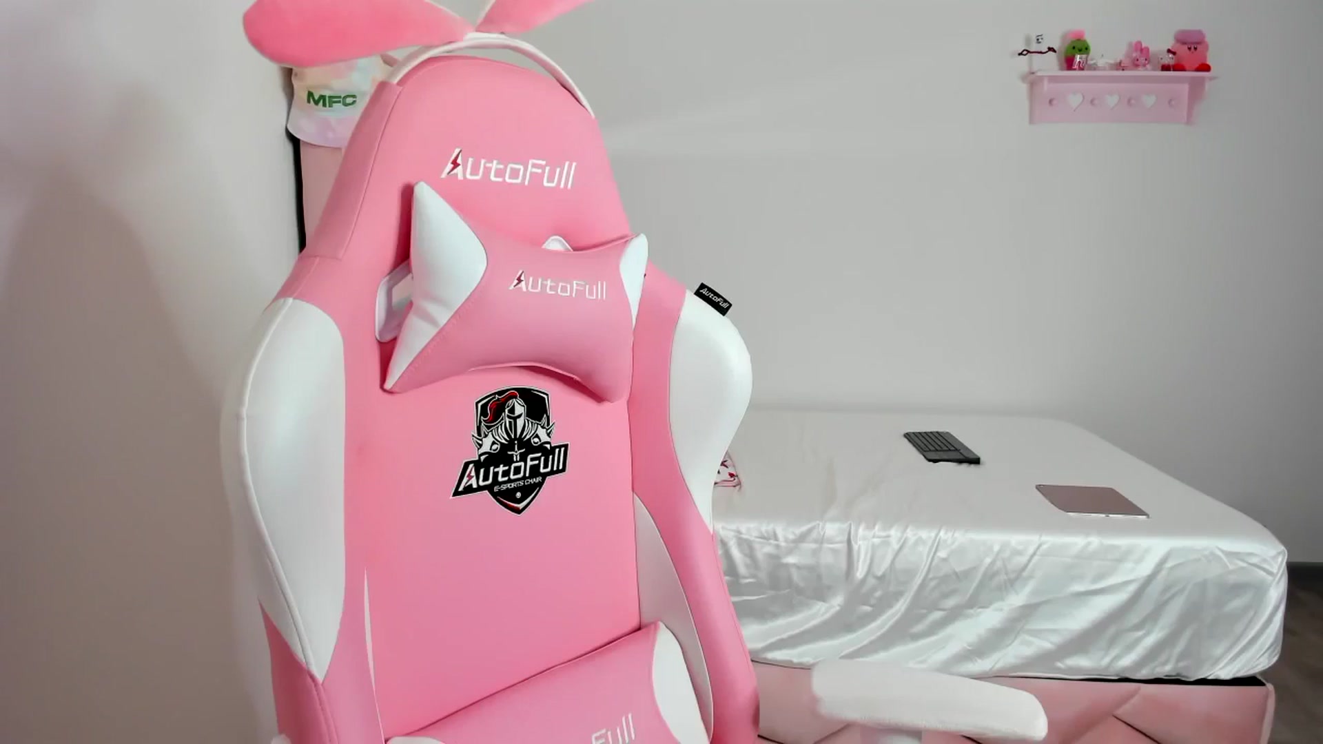 Gallery image thumbnail from Cherrycute666's myfreecams stream on, 02/17/2024, 03:44 image 9 of 20
