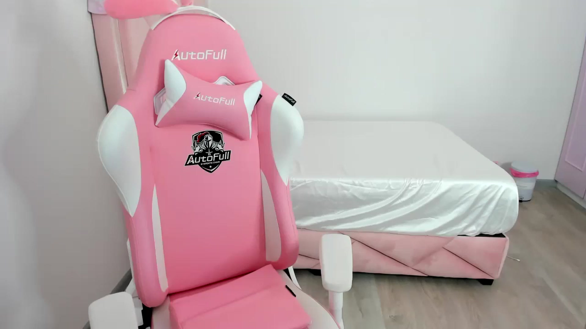 Gallery image thumbnail from Cherrycute666's myfreecams stream on, 02/17/2024, 23:36 image 2 of 20