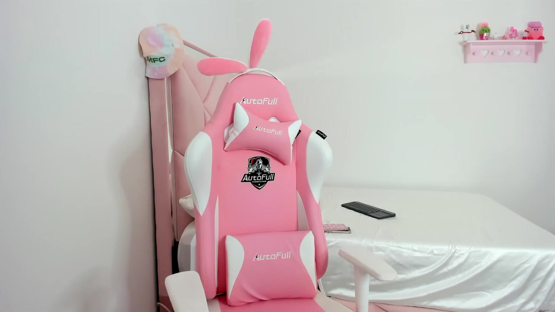 Gallery image thumbnail from Cherrycute666's myfreecams stream on, 02/17/2024, 23:36 image 18 of 20