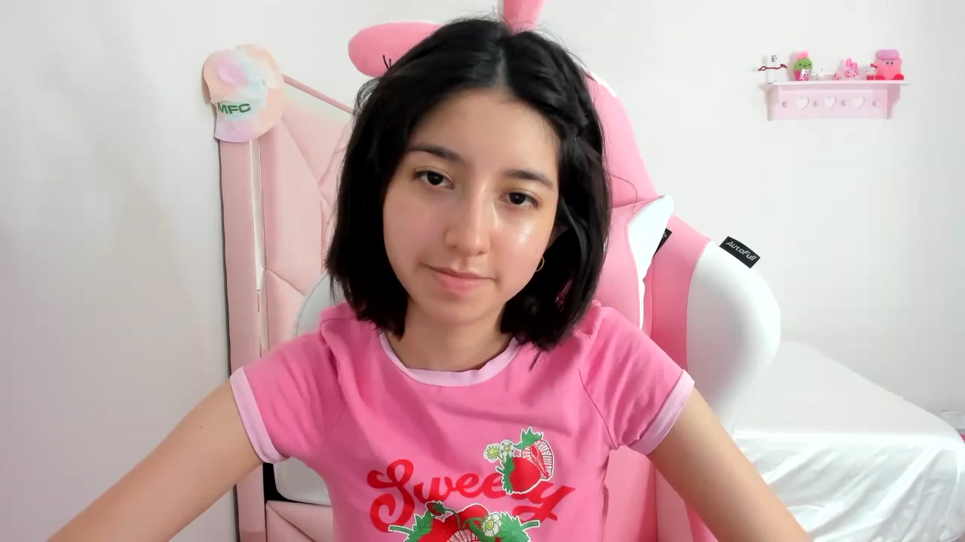 Gallery image thumbnail from Cherrycute666's myfreecams stream on, 02/18/2024, 24:00 image 14 of 20