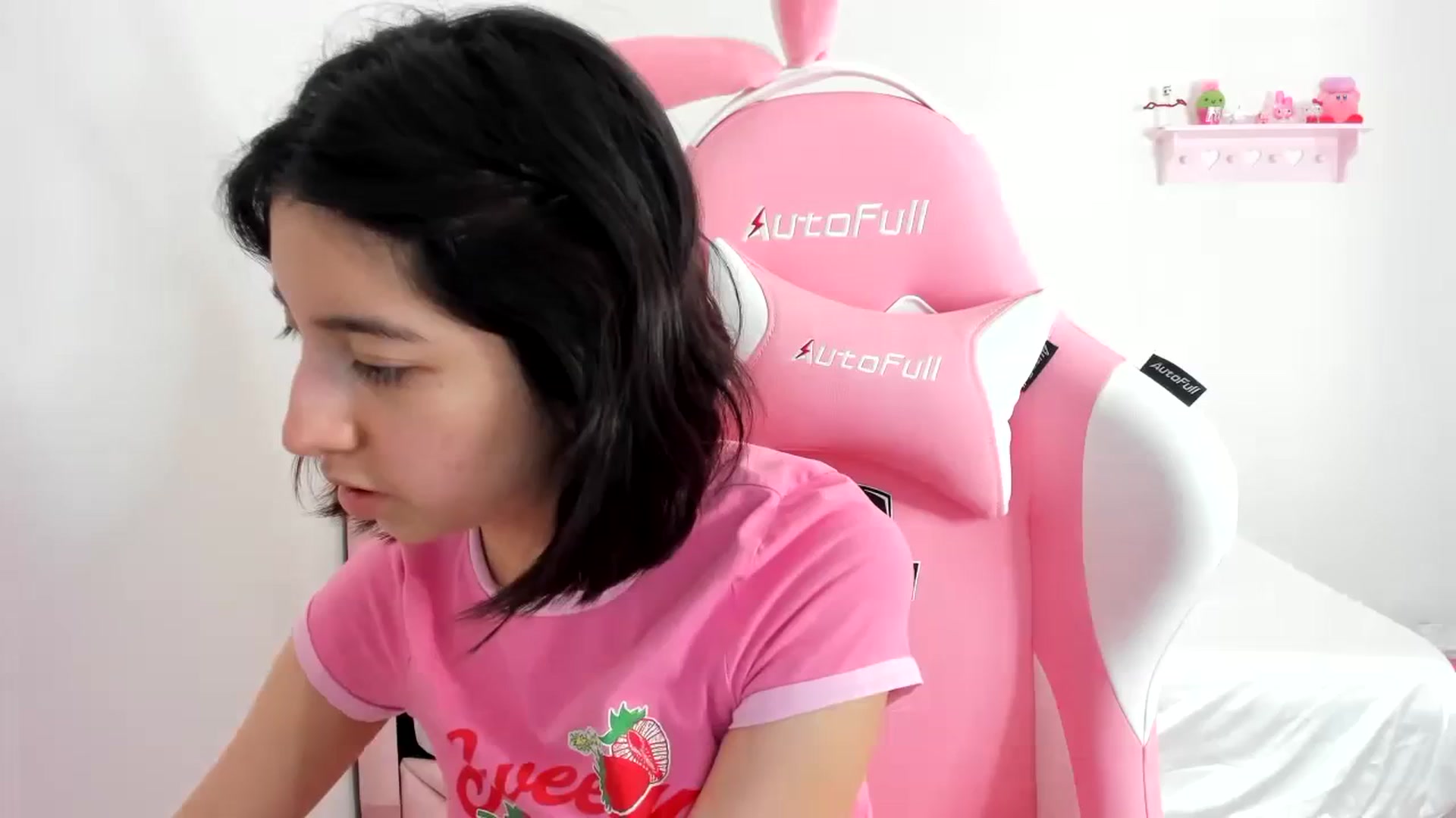 Gallery image thumbnail from Cherrycute666's myfreecams stream on, 02/18/2024, 24:00 image 15 of 20