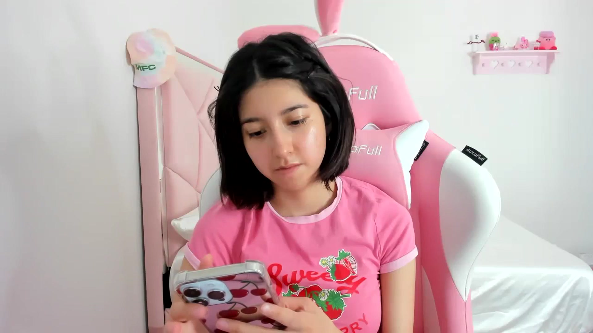 Gallery image thumbnail from Cherrycute666's myfreecams stream on, 02/18/2024, 24:00 image 20 of 20