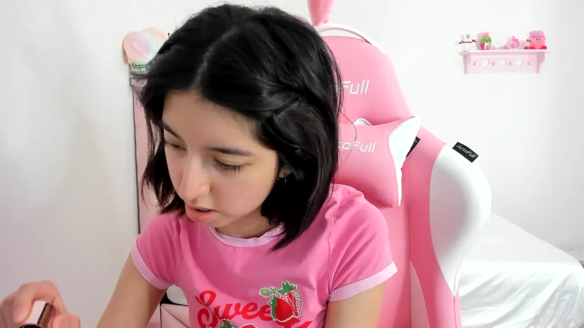 Gallery image thumbnail from Cherrycute666's myfreecams stream on, 02/18/2024, 24:00 image 13 of 20