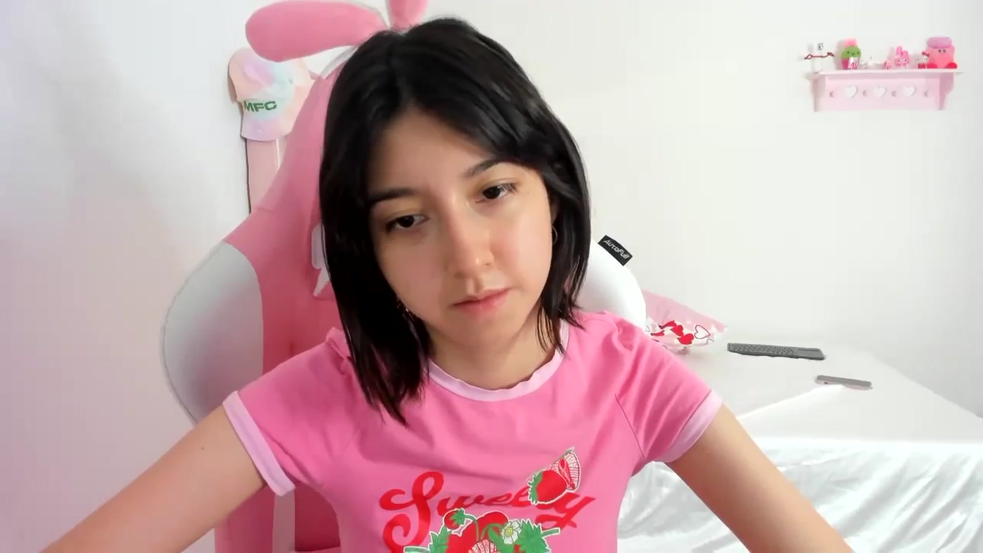Gallery image thumbnail from Cherrycute666's myfreecams stream on, 02/18/2024, 09:58 image 6 of 20