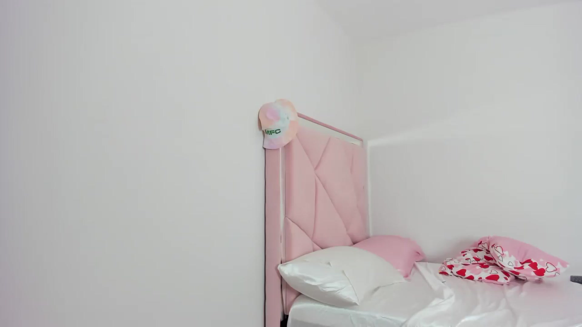 Gallery image thumbnail from Cherrycute666's myfreecams stream on, 02/18/2024, 09:58 image 1 of 20