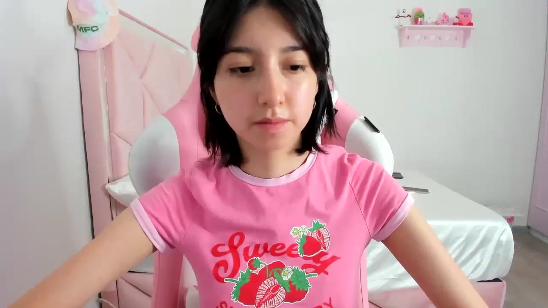 Gallery image thumbnail from Cherrycute666's myfreecams stream on, 02/18/2024, 09:58 image 17 of 20