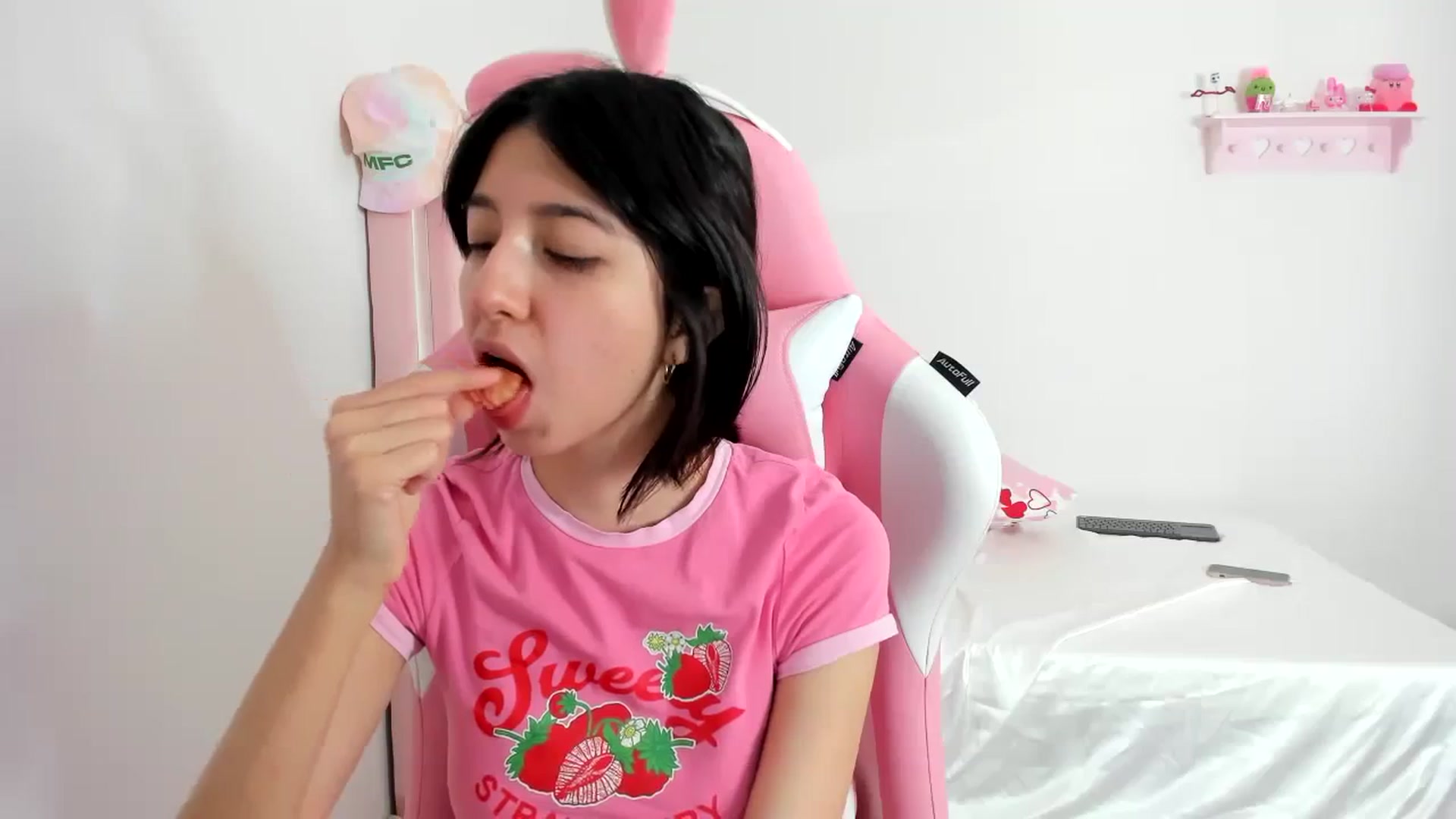 Gallery image thumbnail from Cherrycute666's myfreecams stream on, 02/18/2024, 09:58 image 3 of 20