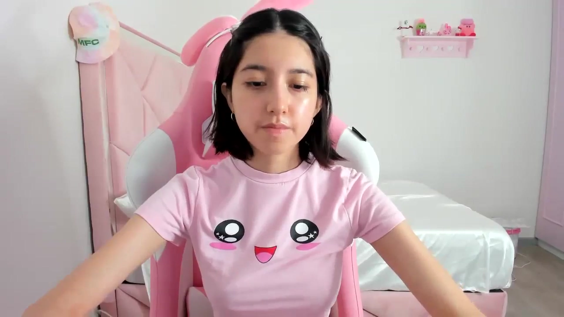Gallery image thumbnail from Cherrycute666's myfreecams stream on, 02/18/2024, 11:09 image 17 of 20