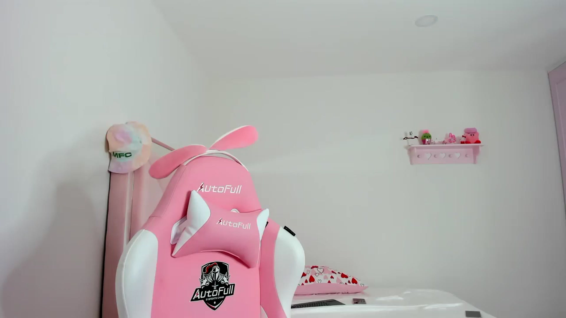 Gallery image thumbnail from Cherrycute666's myfreecams stream on, 02/18/2024, 11:09 image 16 of 20
