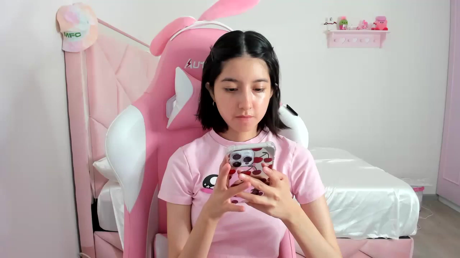 Gallery image thumbnail from Cherrycute666's myfreecams stream on, 02/18/2024, 11:09 image 18 of 20