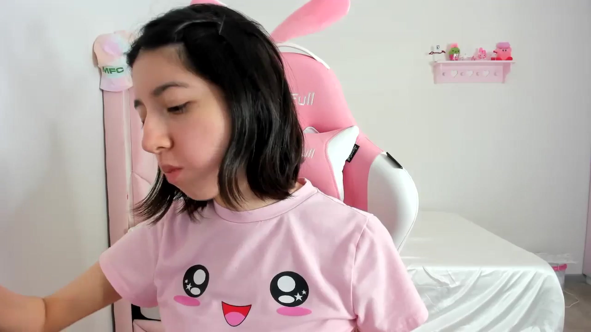 Gallery image thumbnail from Cherrycute666's myfreecams stream on, 02/19/2024, 02:47 image 16 of 20