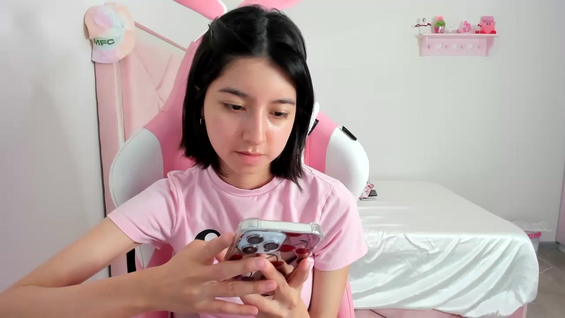 Gallery image thumbnail from Cherrycute666's myfreecams stream on, 02/19/2024, 02:47 image 10 of 20
