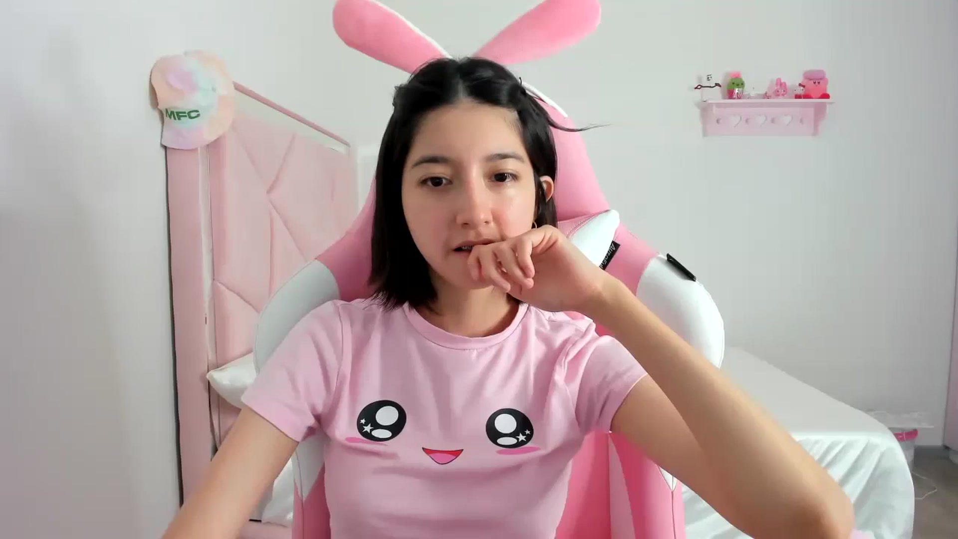 Gallery image thumbnail from Cherrycute666's myfreecams stream on, 02/19/2024, 02:47 image 12 of 20