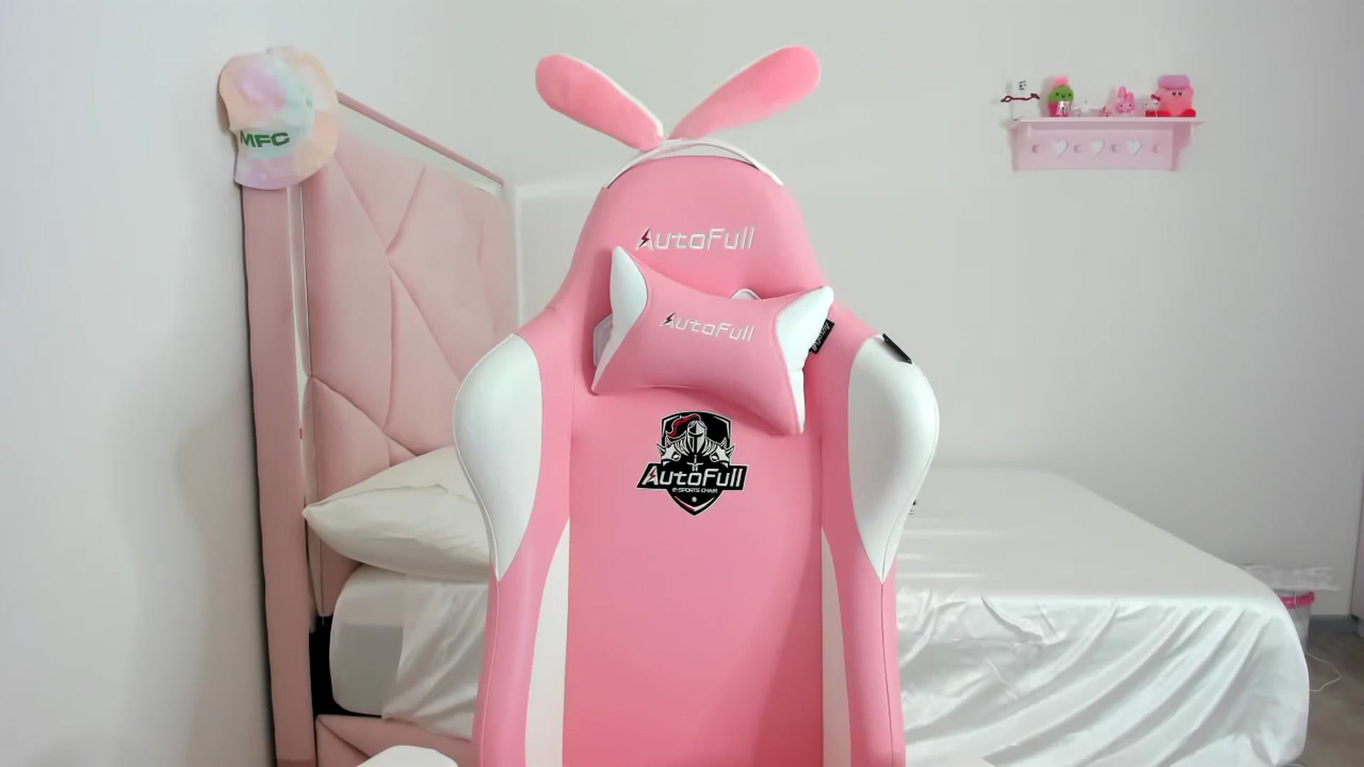 Gallery image thumbnail from Cherrycute666's myfreecams stream on, 02/19/2024, 02:47 image 18 of 20