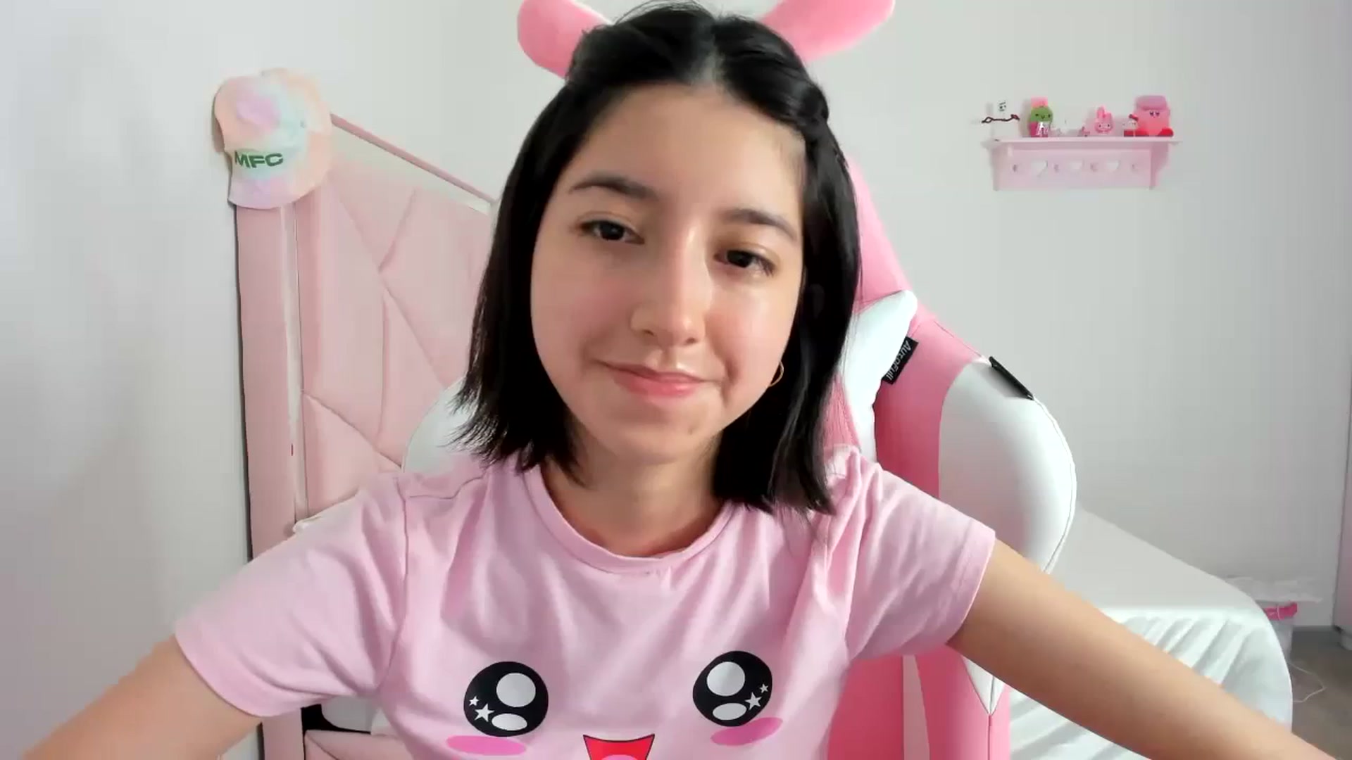 Gallery image thumbnail from Cherrycute666's myfreecams stream on, 02/19/2024, 02:47 image 13 of 20